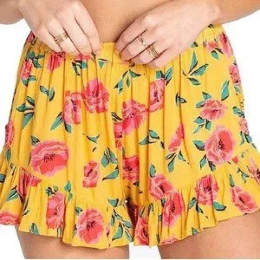 BiLLaBonG! High Waist Yellow and Pink Floral Shorts 🌸🌼